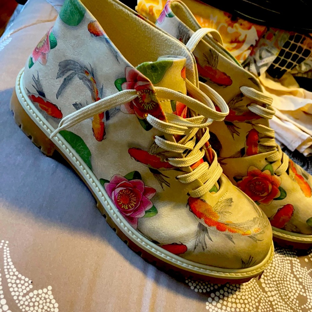 DoGo Shoes, 39, rare Koi design